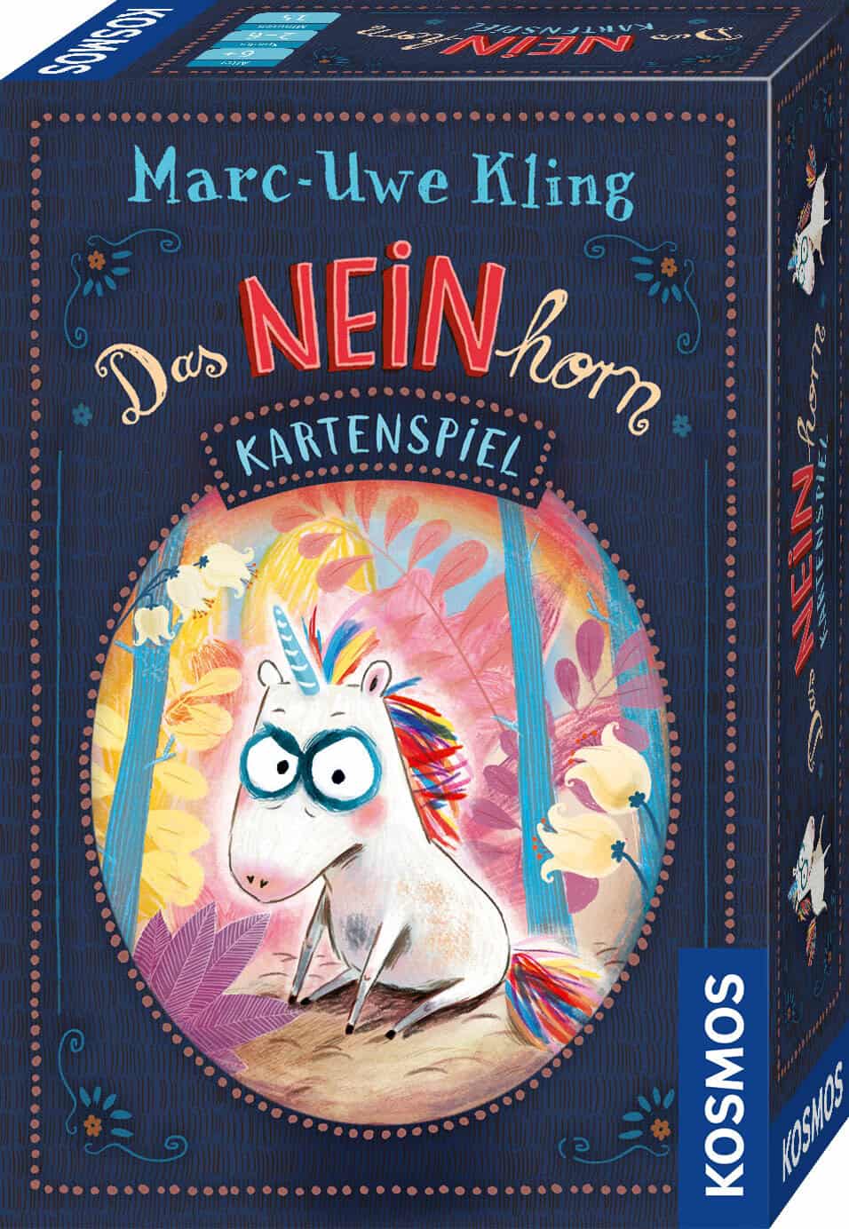 Spielkarton mit buntem Einhorn-Design, das im Mittelpunkt eines fantasievollen Szenarios steht.