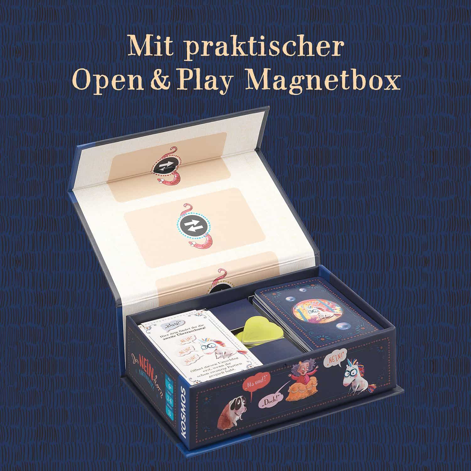 Magnetbox für Open & Play Spiele mit Karten und Zubehör.