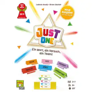 Just One Brettspielbox mit bunten Karten und Spielmaterial, auf einem Tisch.